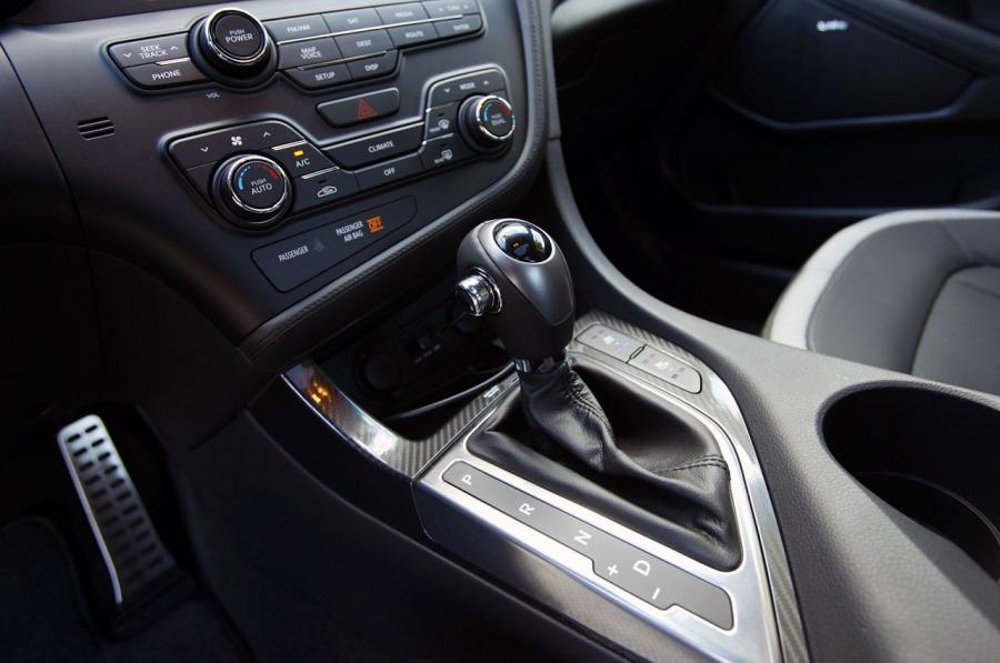  Kia Optima 2.0T 2011 года  (фото 14 из 38)